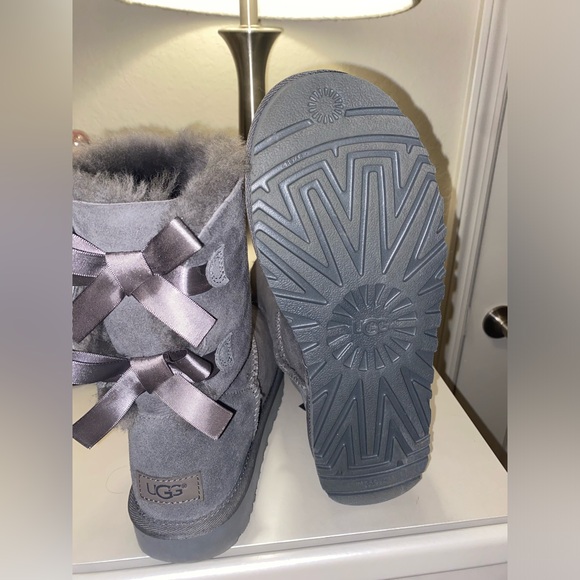 Bailey Bow Uggs - Picture 4 of 5